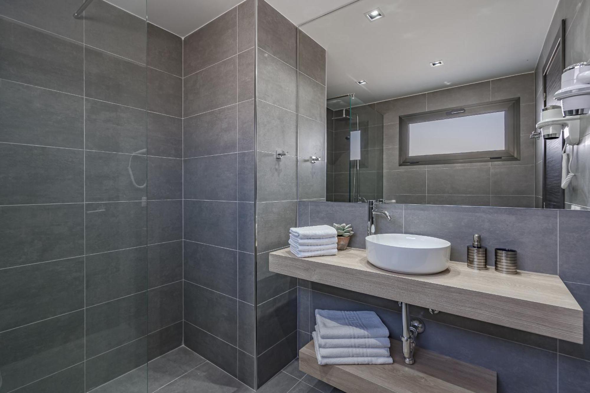 Two-Bedroom Apartment with Balcony and Sea View,1540200829:JPEG